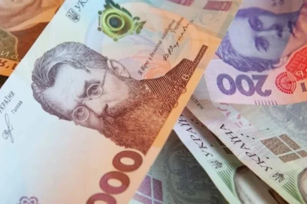 В Україні змінюють правила роботи з готівкою: до чого готуватися клієнтам банків
