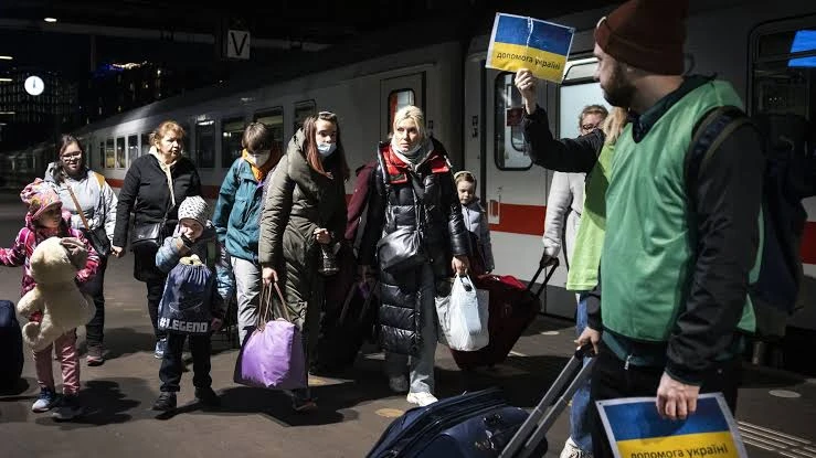 Цюрих готує нові правила для українців: частині біженців уріжуть виплати