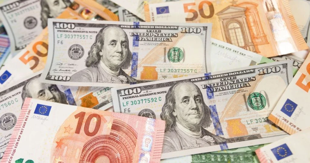 Долар уже 44,72 грн: скільки коштують євро і злотий 6 вересня