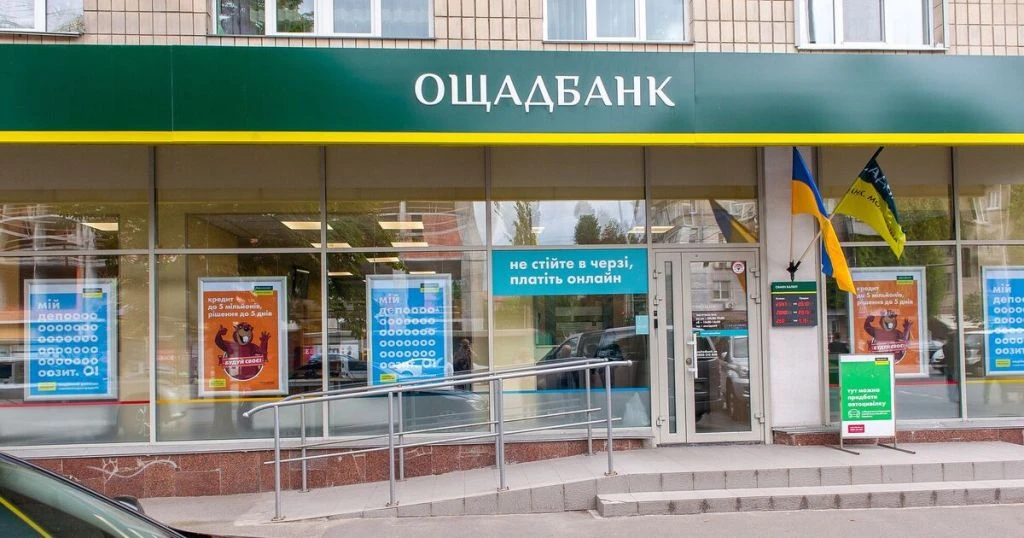 Прострочені картки Ощадбанку працюватимуть ще рік: кому відмовлять у продовженні
