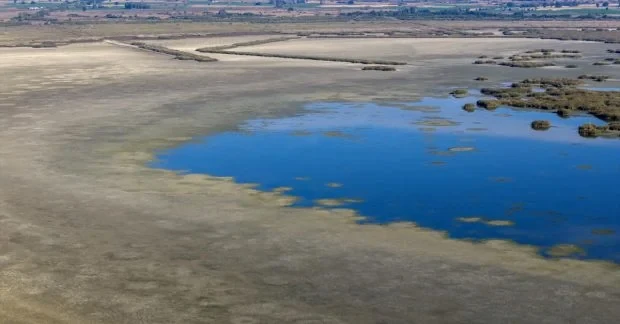 Одне з найбільших озер Греції майже висохло: площа води скоротилася у 13 разів